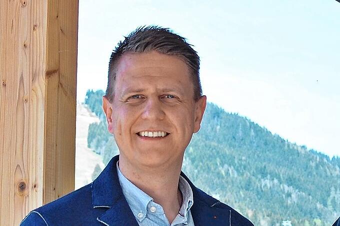 Michael Turner – Editor-in-Chief, CanadaOffer.sbs